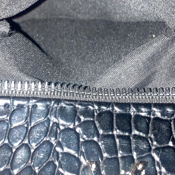 Yves Saint Laurent Black Croc-Embossed Shoulder Bag - Picture 7 of 10